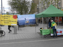 Infostand Energiewende statt AKW-Laufzeitverlängerung - Foto: Klaus Schramm - Creative-Commons-Lizenz Namensnennung Nicht-Kommerziell 3.0