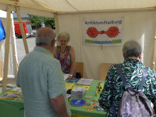 Infostand der Anti-Atom-Grupe Freiburg beim Stromseminar in Schönau 2024 - Foto: Anti-Atom-Grupe Freiburg - Creative-Commons-Lizenz Namensnennung Nicht-Kommerziell 3.0