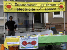 Infostand beim Aktionstag Wendetische, 13.10.2024 - Foto: Anti-Atom-Gruppe Freiburg - Creative-Commons-Lizenz Namensnennung Nicht-Kommerziell 3.0