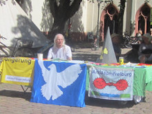 Infostand der Anti-Atom-Grupe Freiburg am Nagasaki-Jahrestag, 9.08.2024 - Foto: Anti-Atom-Grupe Freiburg - Creative-Commons-Lizenz Namensnennung Nicht-Kommerziell 3.0