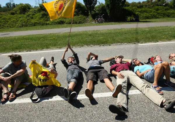 Menschenkette, 26.06.2011 - Foto: Klaus Schramm - Creative-Commons-Lizenz Namensnennung Nicht-Kommerziell 3.0